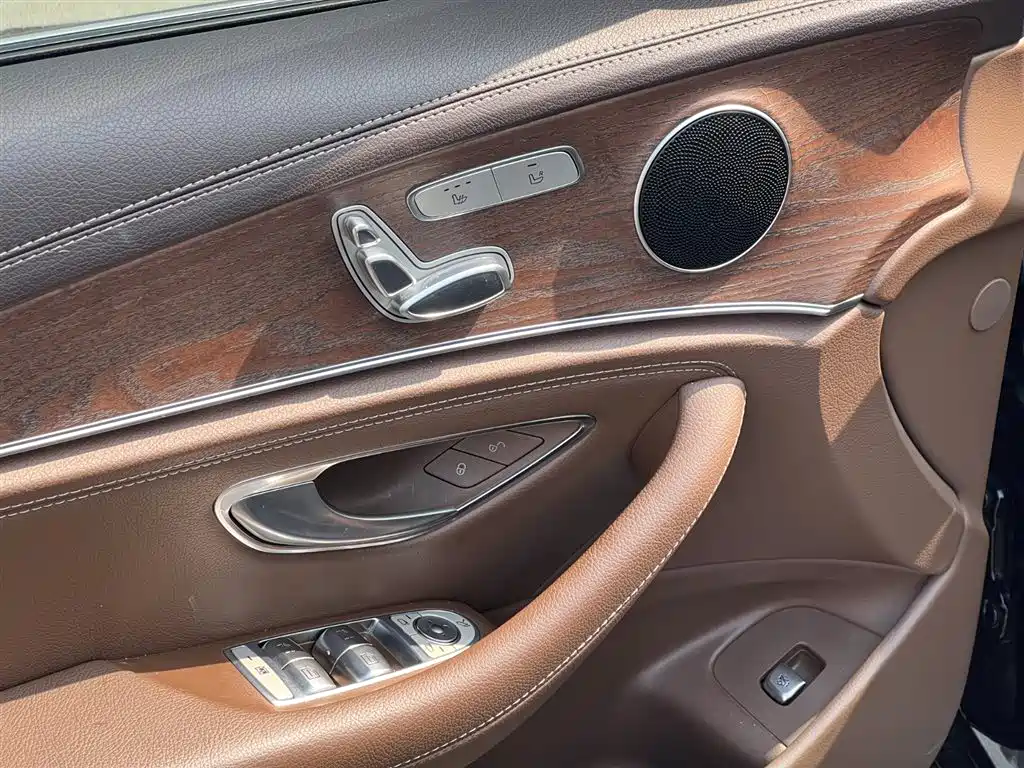 Mercedes-Benz E-Class 2022 — фото 14