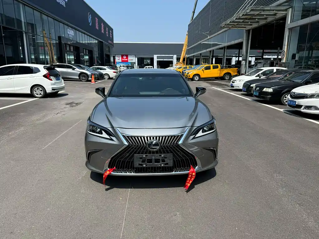 Lexus ES 2021