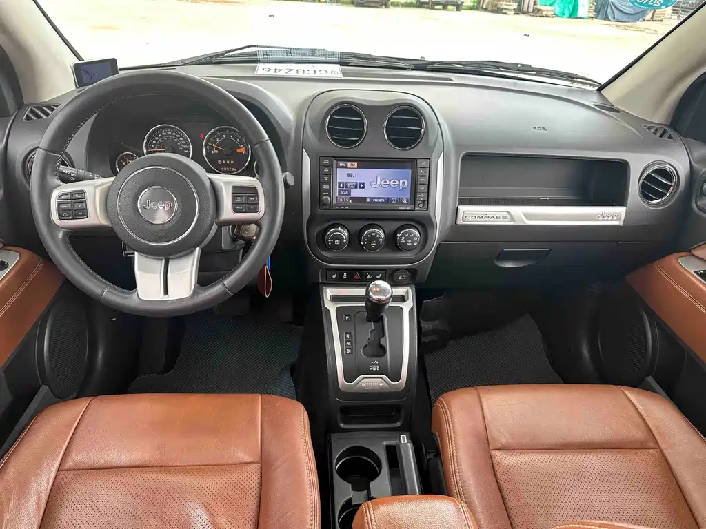 Jeep Compass 2015 — фото 12
