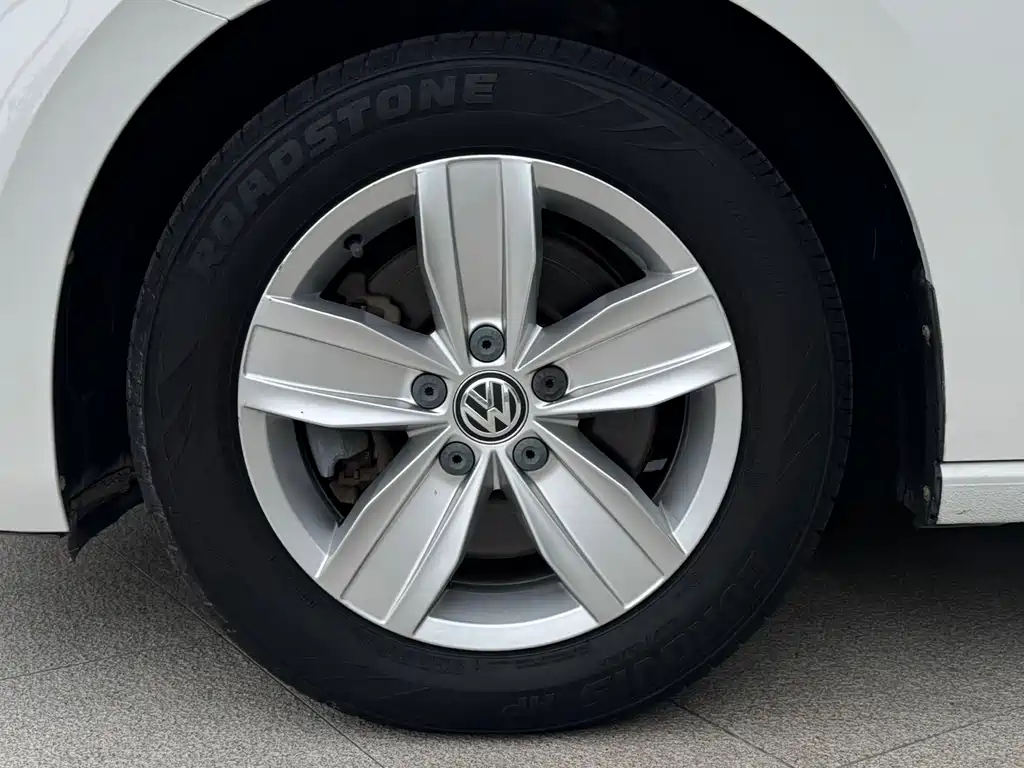 Volkswagen Touran 2017 — фото 11