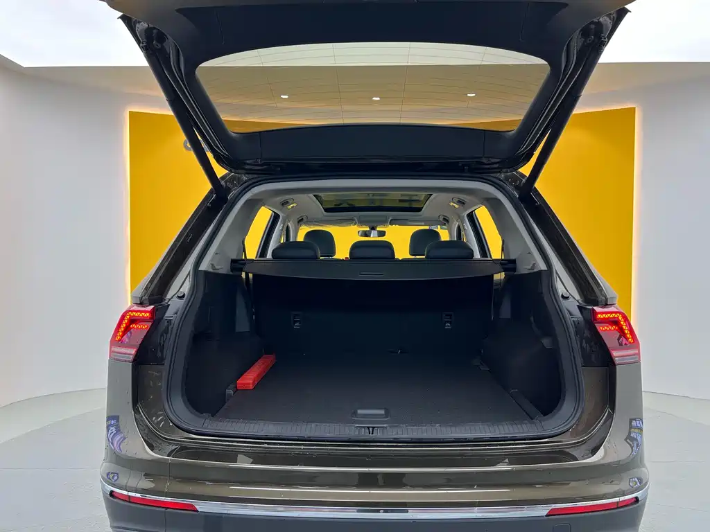 Volkswagen Tiguan L 2017 — фото 28
