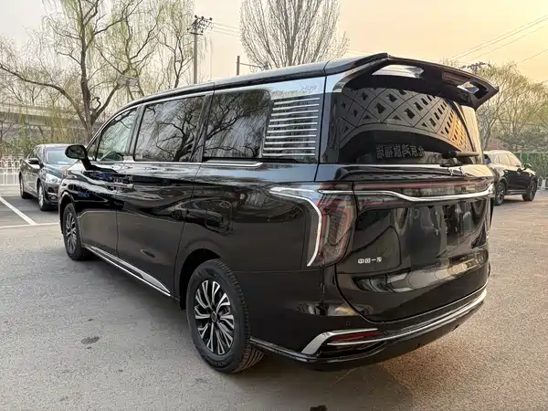 Hongqi HQ9 PHEV 2024