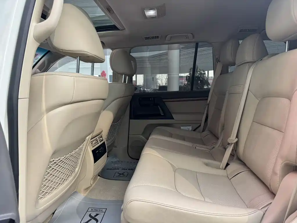 Toyota Land Cruiser 2018 — фото 8
