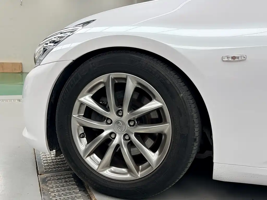 Infiniti G 2009