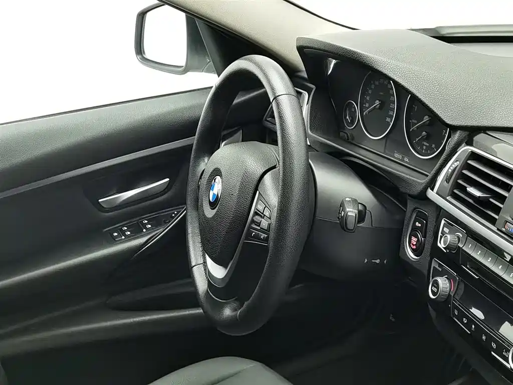 BMW 3 Series 2016 — фото 22