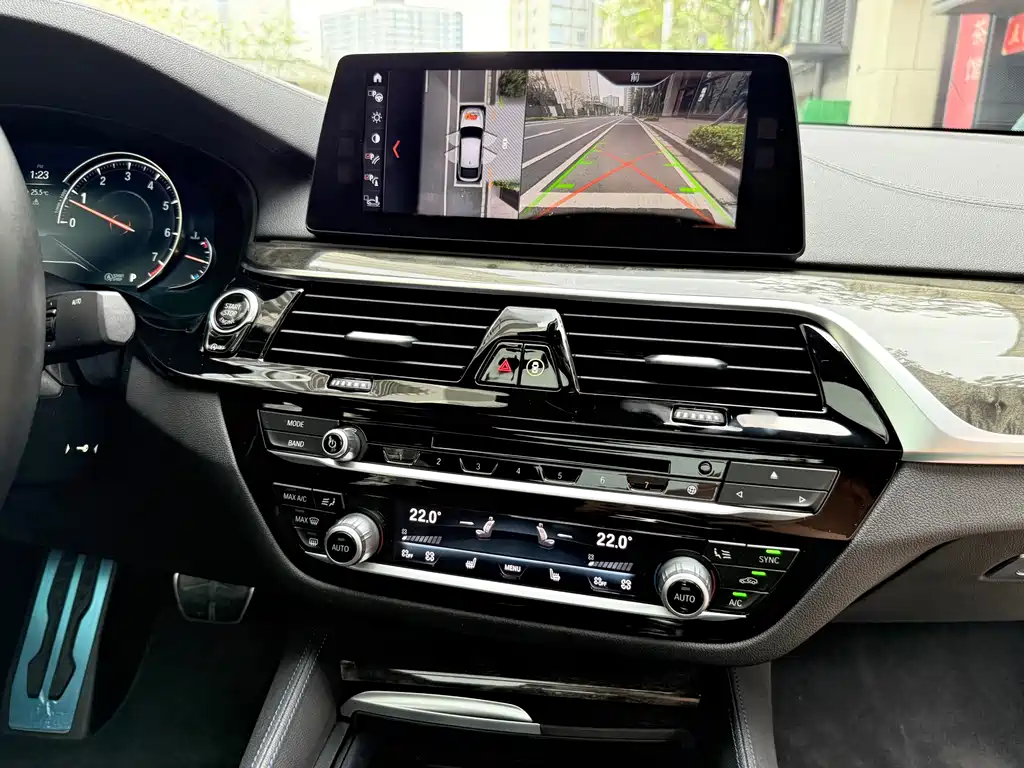 BMW 6 Series GT 2018 — фото 16