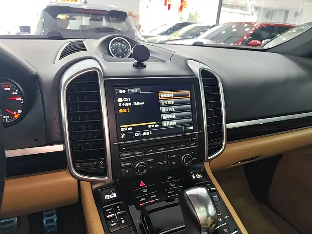 Porsche Cayenne 2016 — фото 13