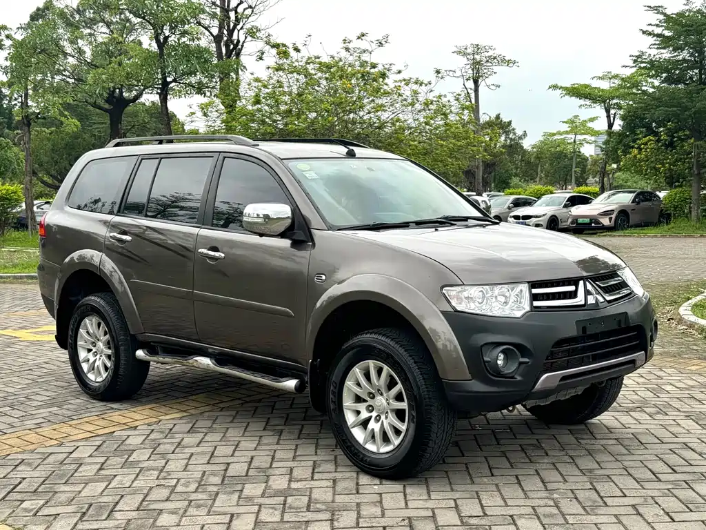 Mitsubishi Pajero Sport 2015 — фото 3