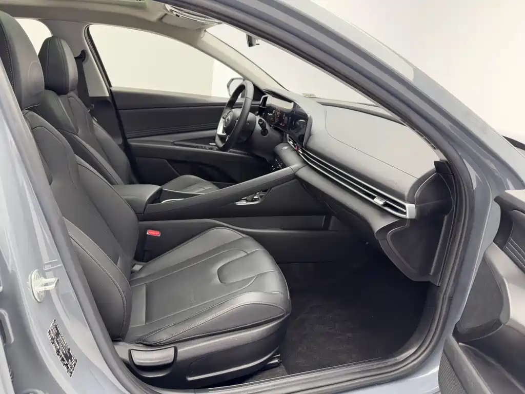 Hyundai Elantra 2022 — фото 24