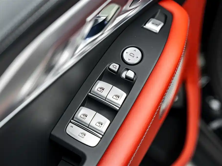 BMW XM 2024 — фото 16