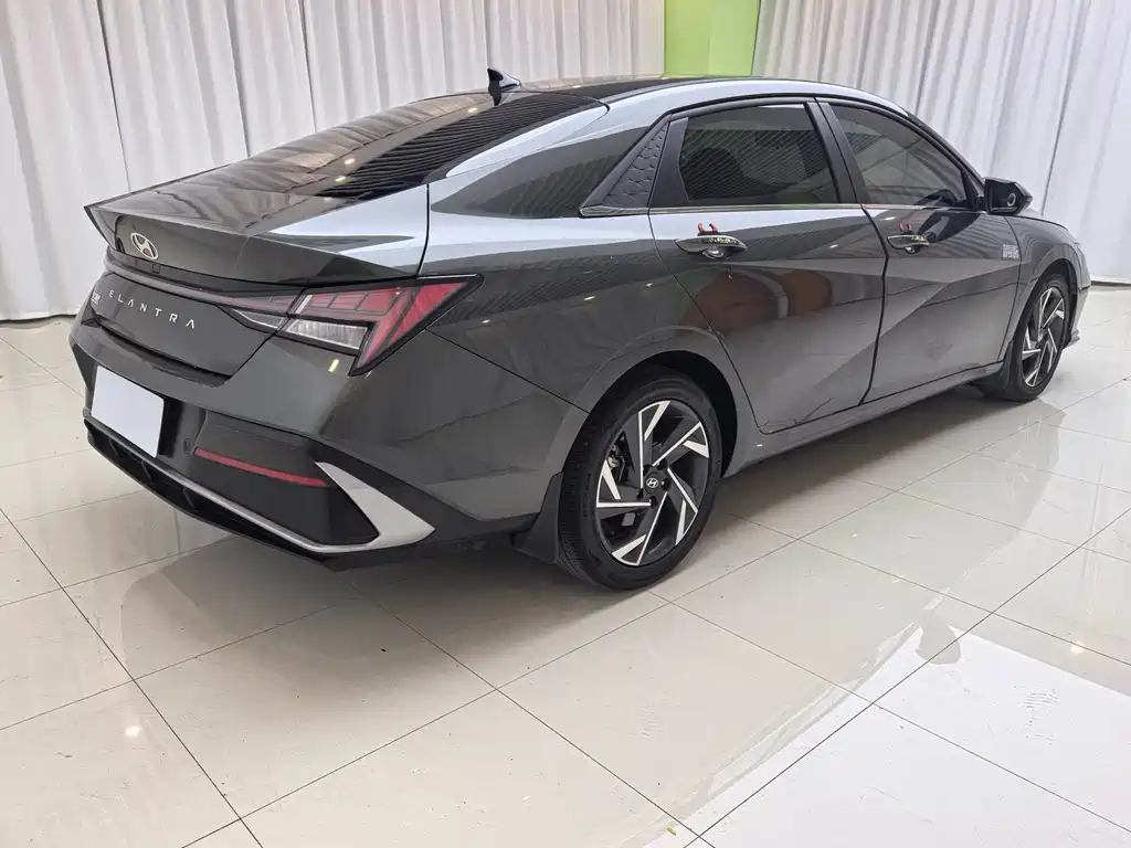 Hyundai Elantra 2023