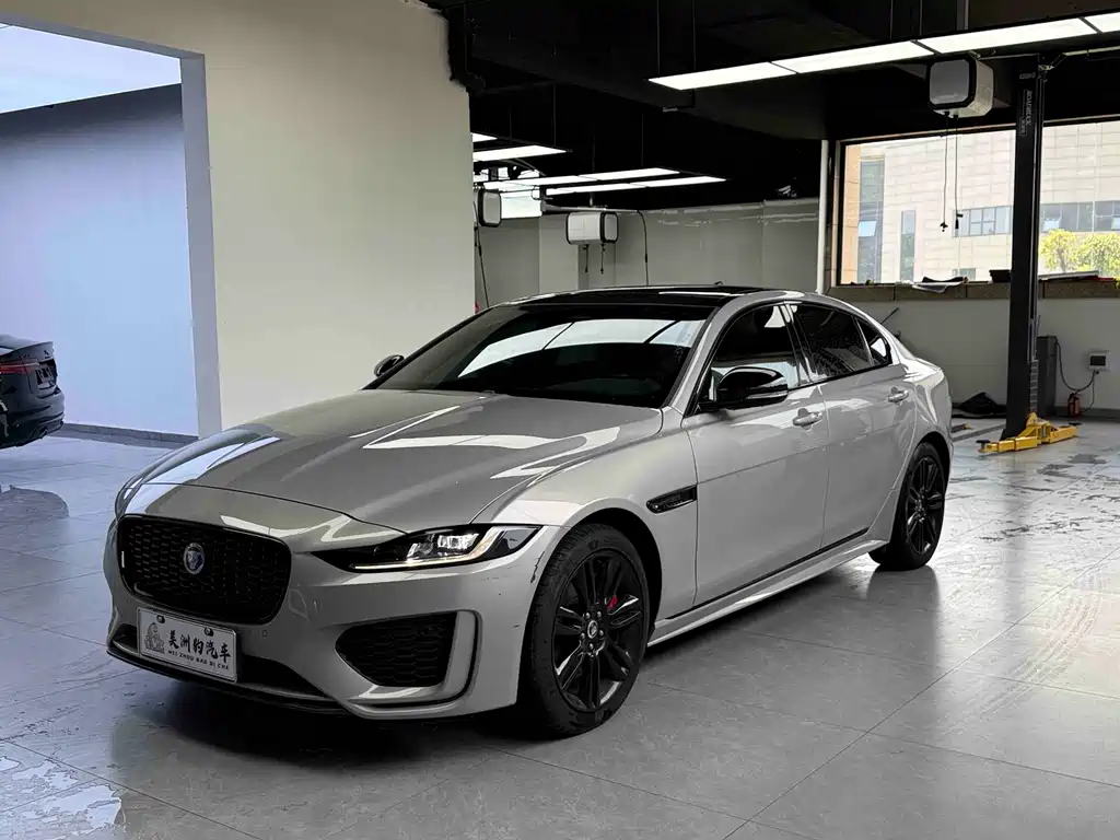 Jaguar XEL 2025 — фото 1