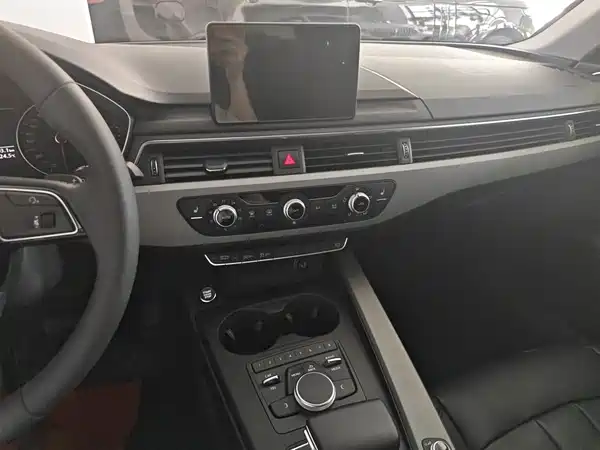 Audi A4L 2017