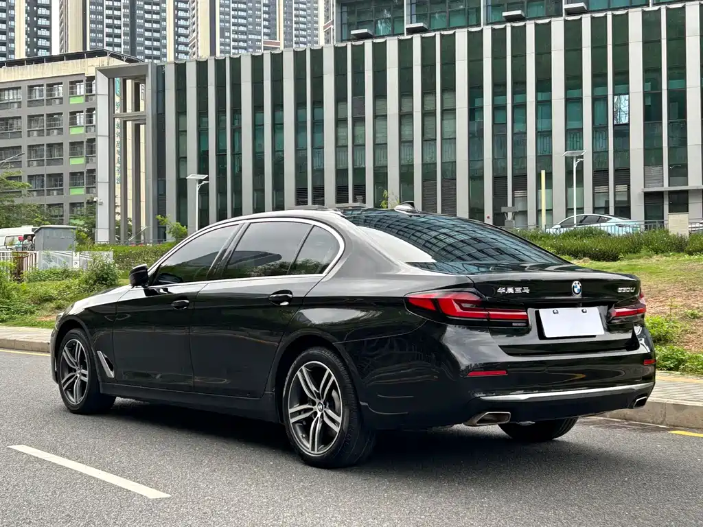 BMW 5 Series 2022 — фото 13