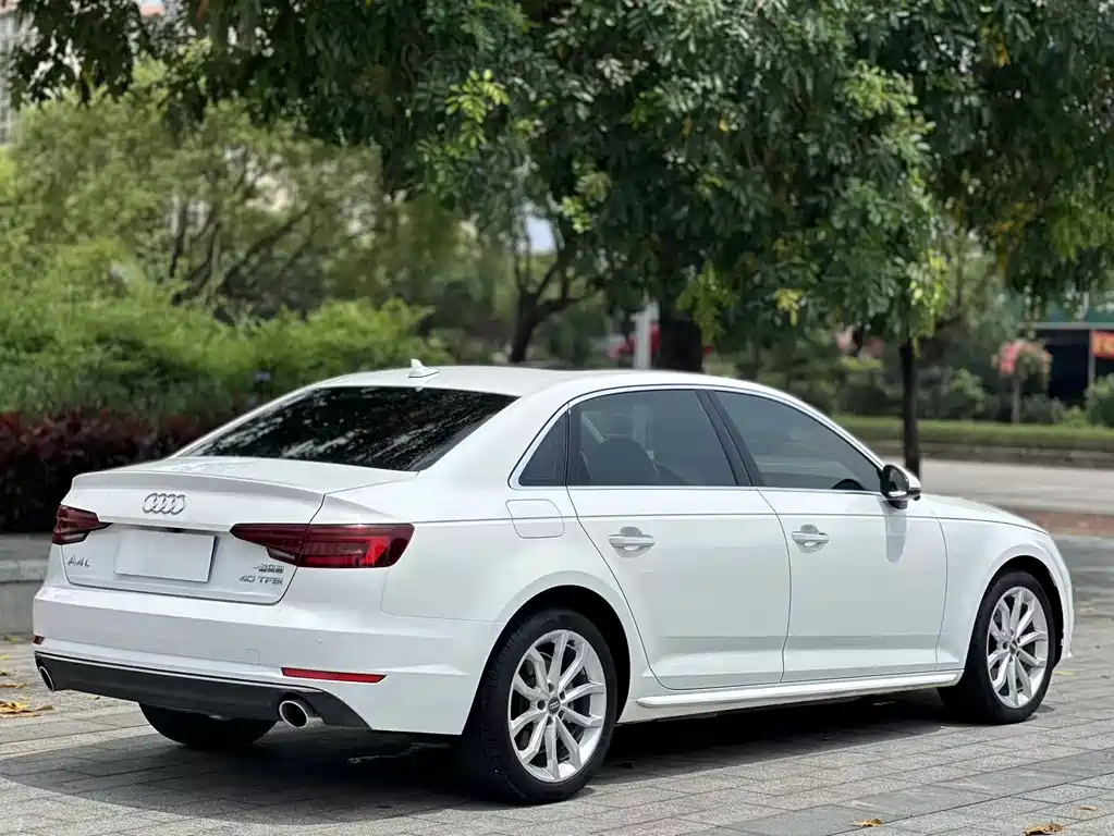 Audi A4L 2018 — фото 9