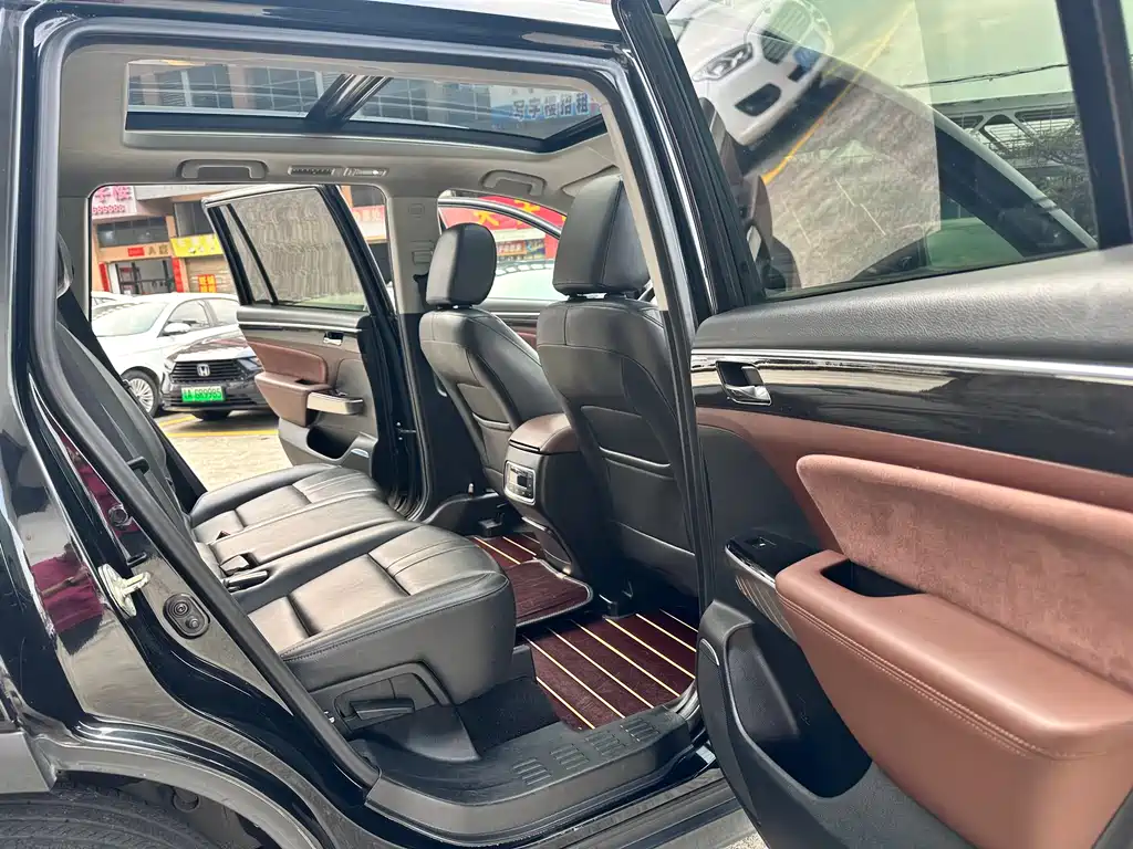 GAC Motor Trumpchi GS8 2017 — фото 9