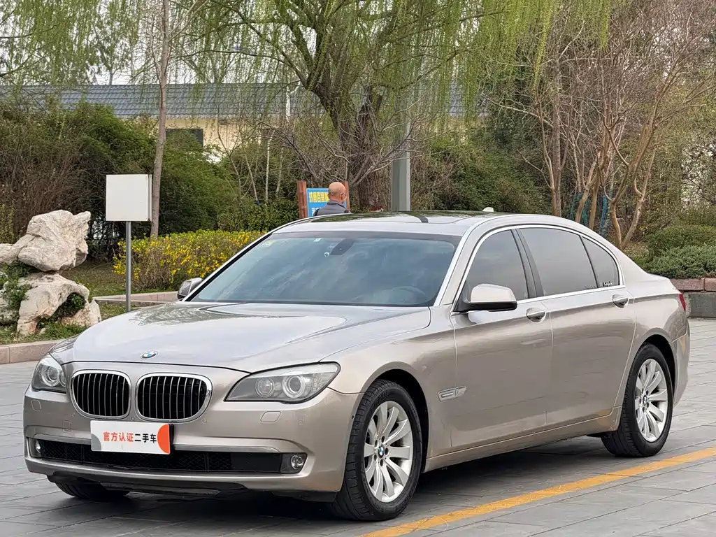 BMW 7 Series 2012 — фото 1