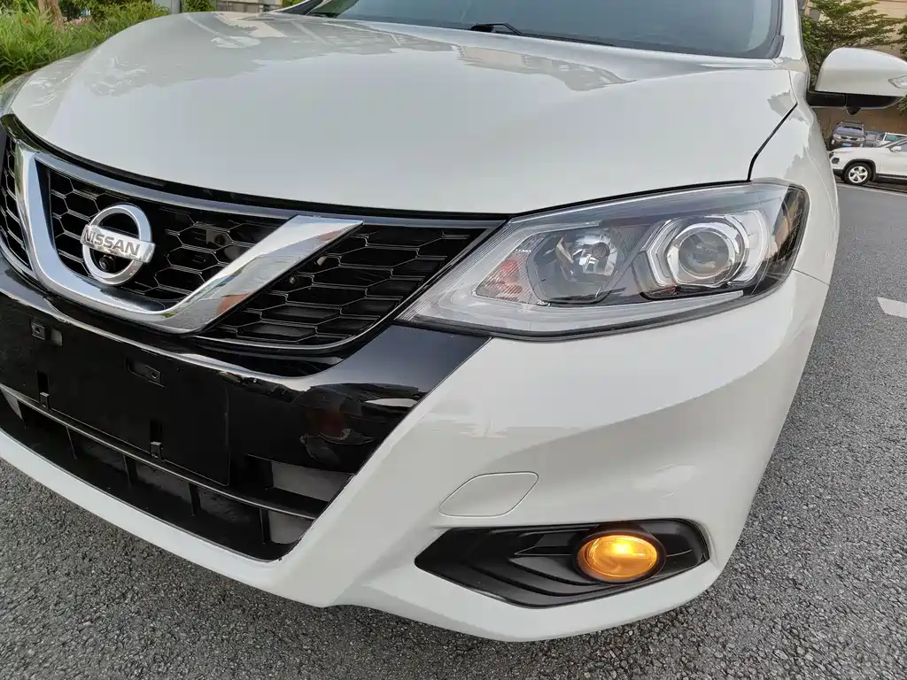 Nissan Tiida 2017 — фото 16