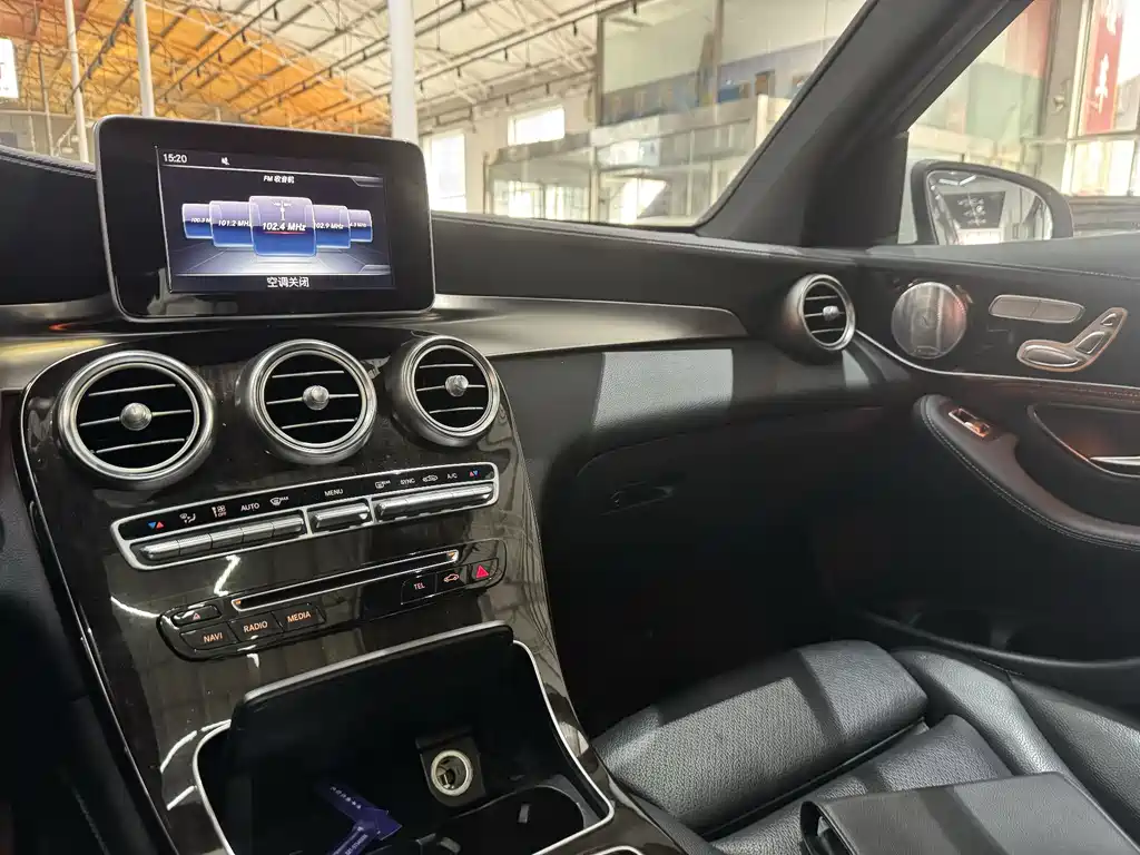 Mercedes-Benz GLC 2017 — фото 13