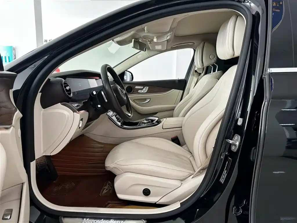 Mercedes-Benz E-Class 2016 — фото 15
