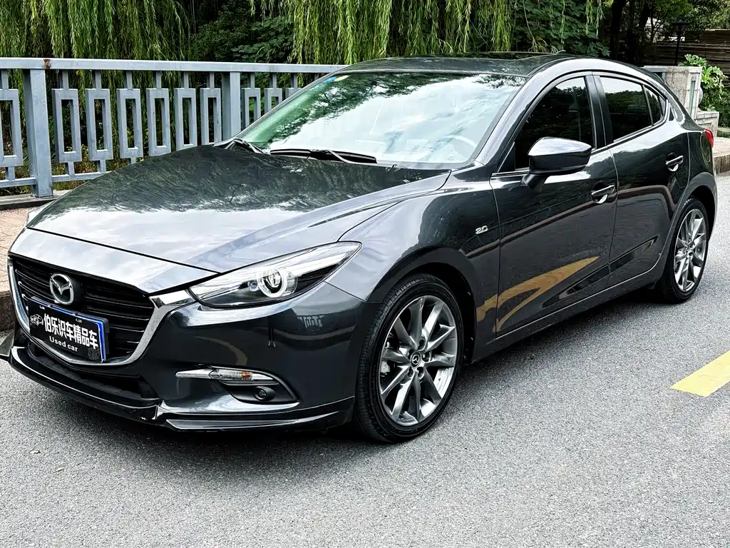 Mazda 3 Axela 2018 — фото 1