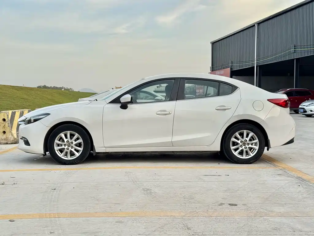 Mazda 3 Axela 2019 — фото 18