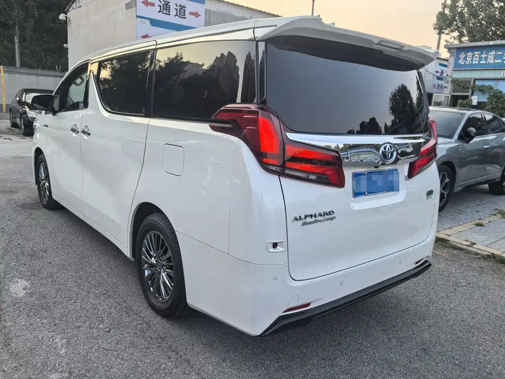 Toyota Alphard 2021 — фото 19