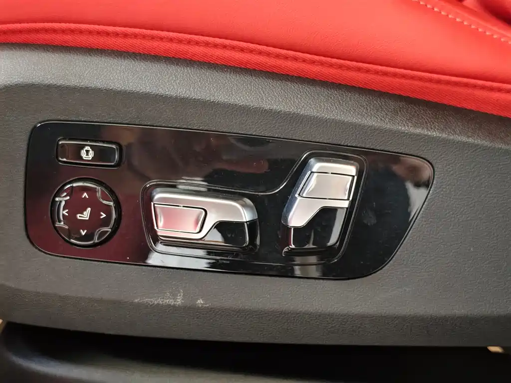 BMW XM 2024 — фото 10