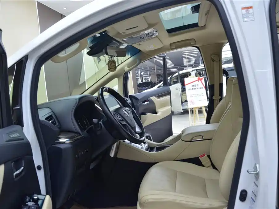 Toyota Alphard 2020 — фото 4