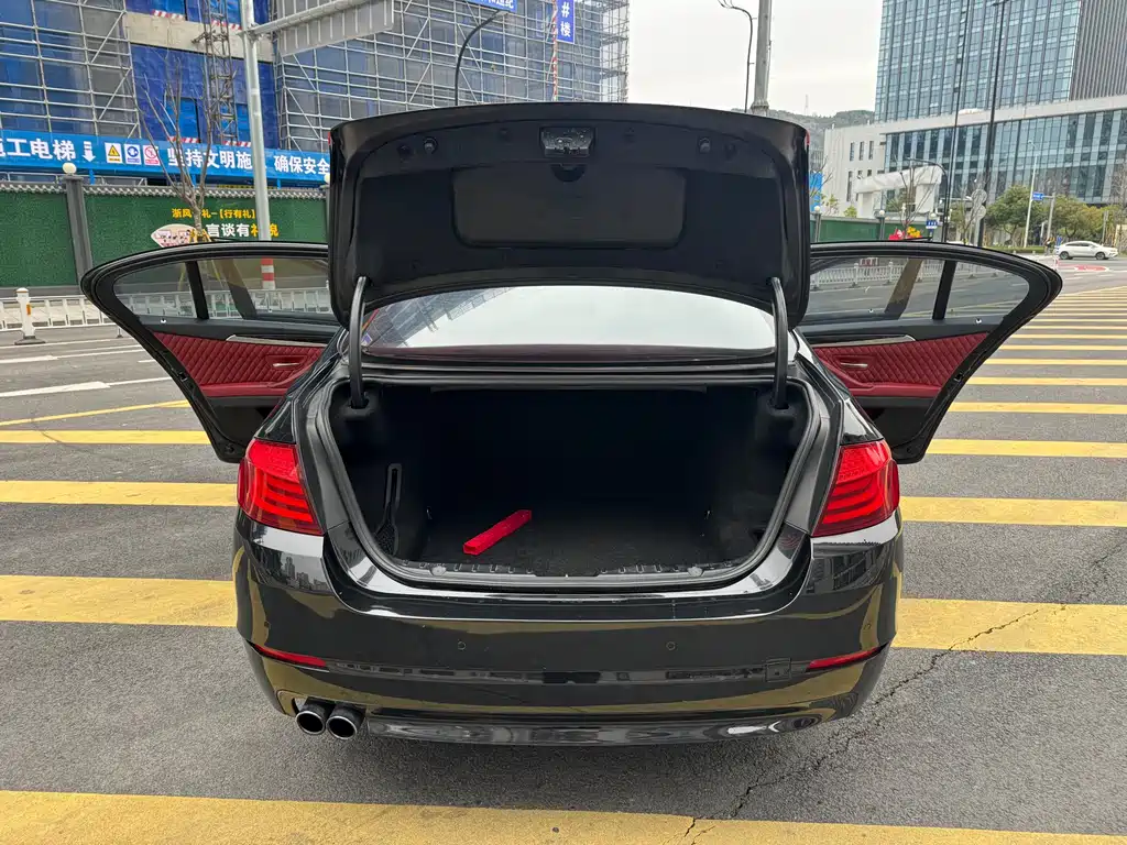 BMW 5 Series 2011 — фото 14