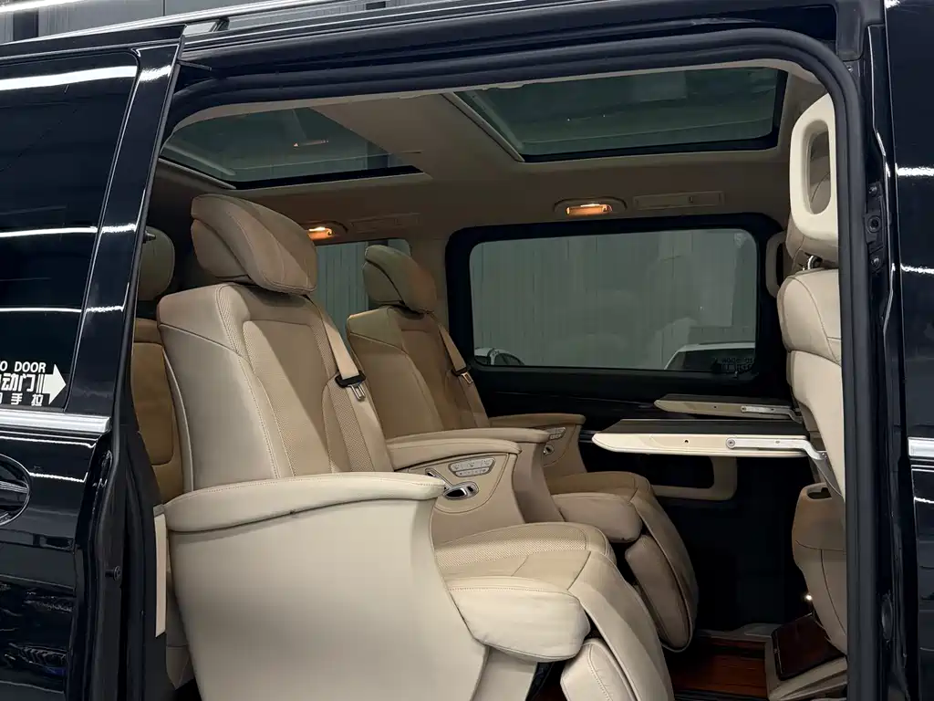 Mercedes-Benz V-Class 2020 — фото 10