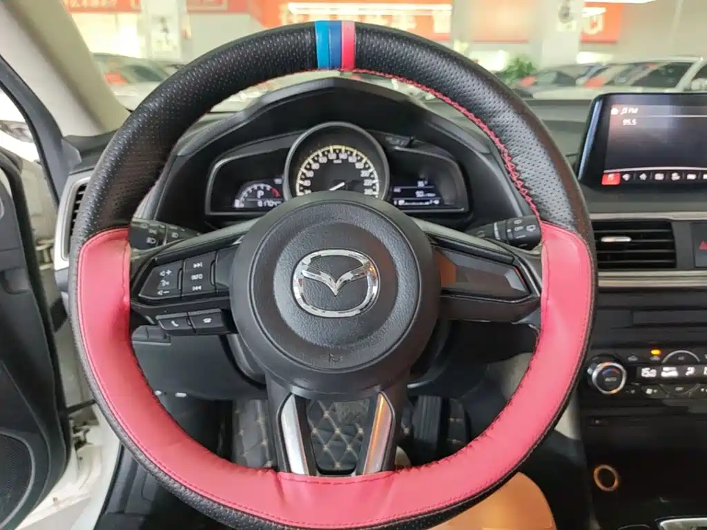 Mazda 3 Axela 2017 — фото 11