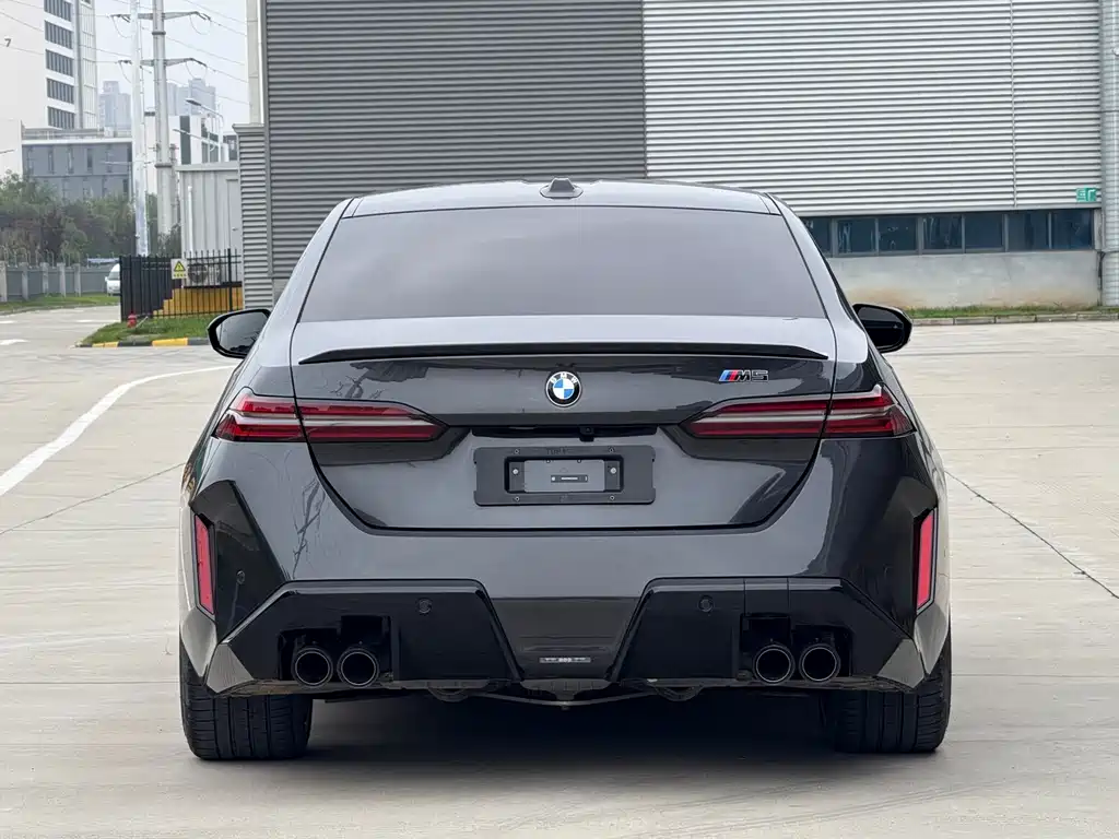 BMW M5 New Energy 2025 — фото 5