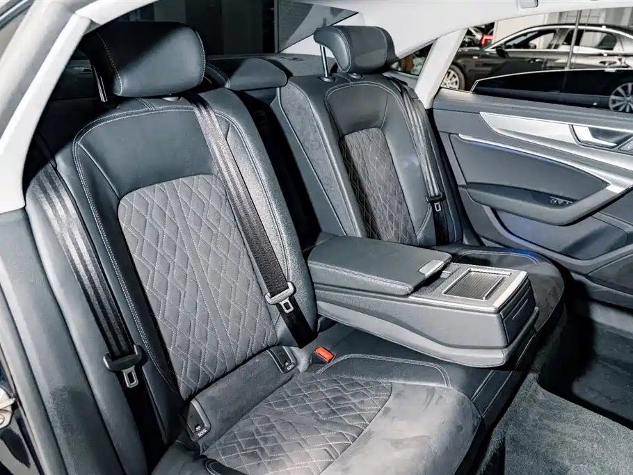 Audi A7L 2023 — фото 23