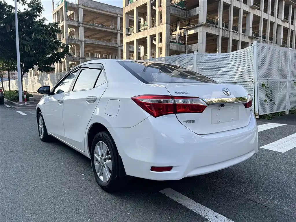 Toyota Corolla 2015 — фото 3