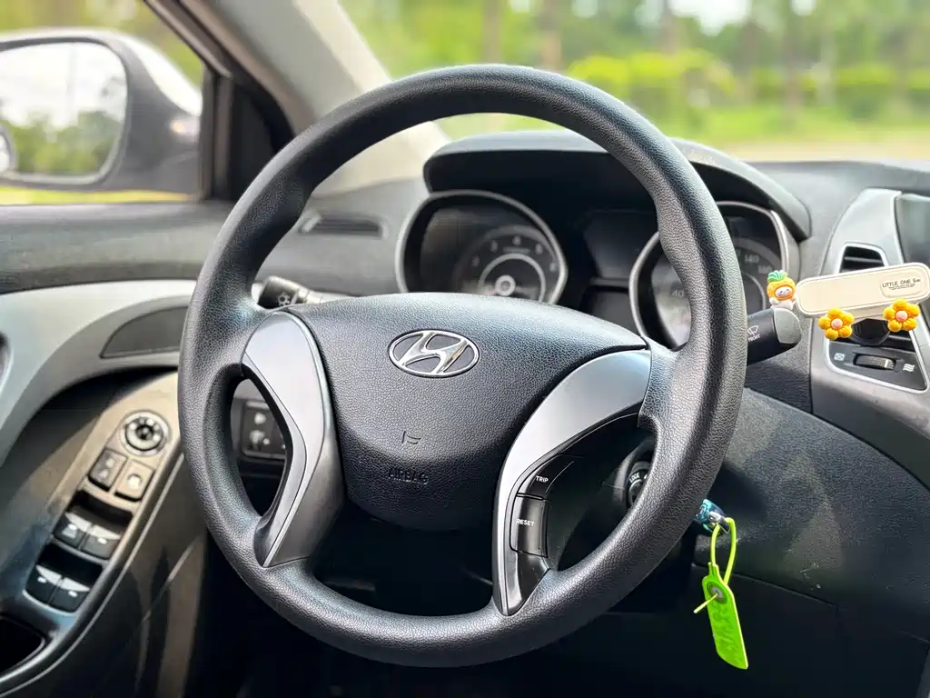 Hyundai Elantra 2016 — фото 15