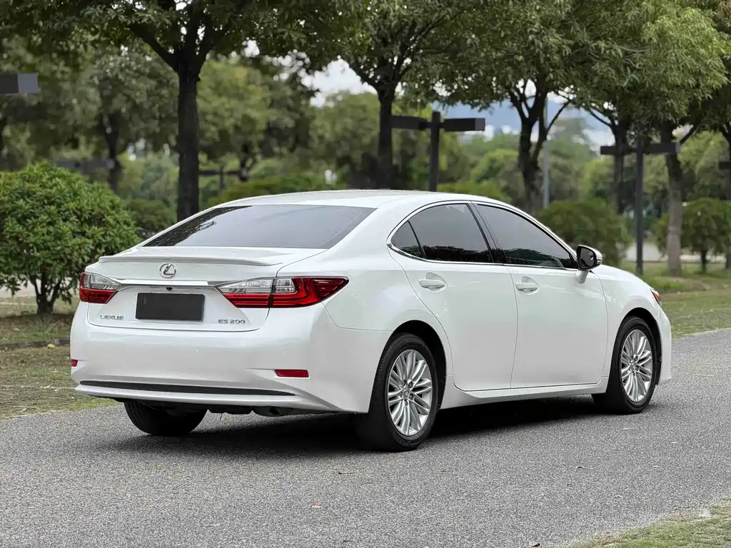 Lexus ES 2017