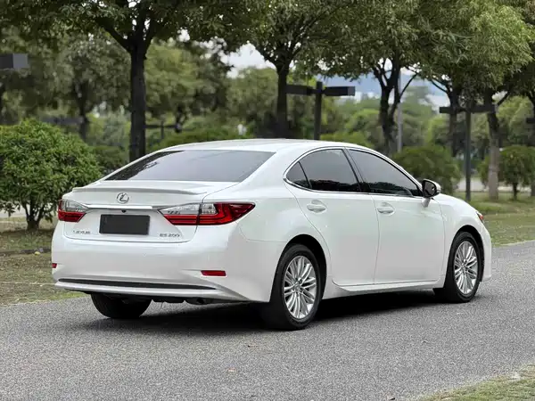 Lexus ES 2017