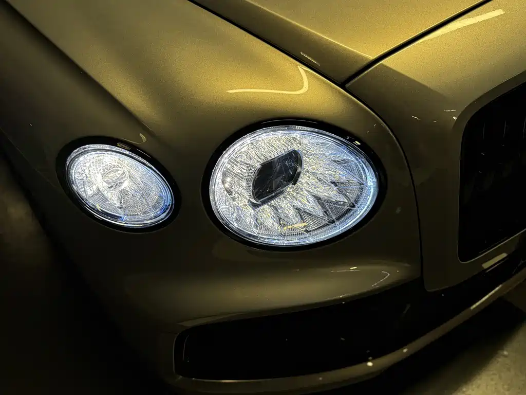 Bentley Flying Spur 2023 — фото 12