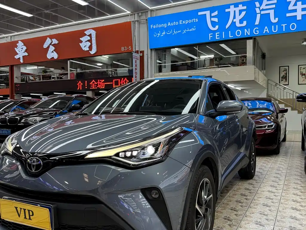 Toyota C-HR 2023 — фото 1