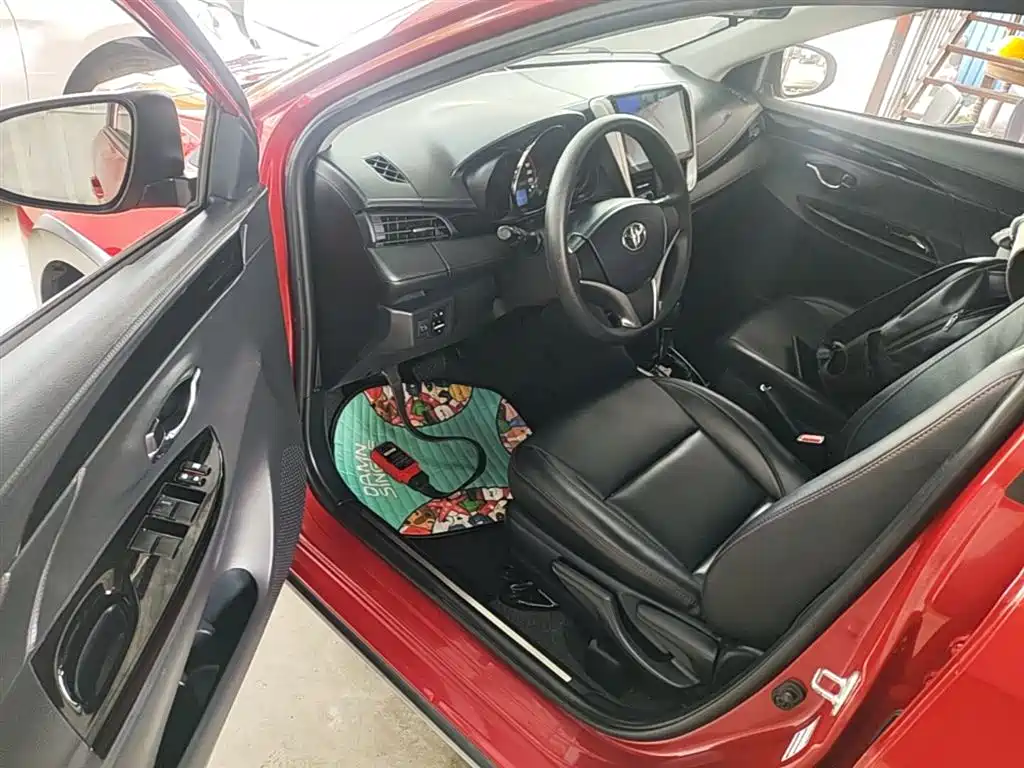 Toyota Yaris L 2021 — фото 16