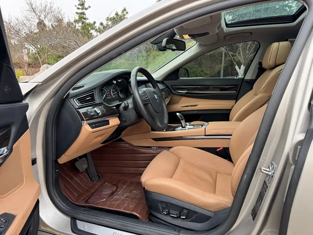 BMW 7 Series 2012 — фото 25