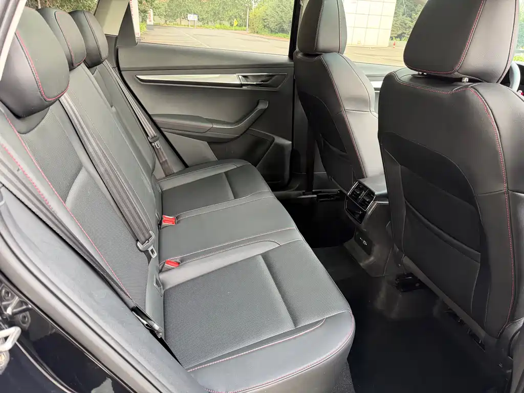 Skoda Karoq 2023 — фото 11