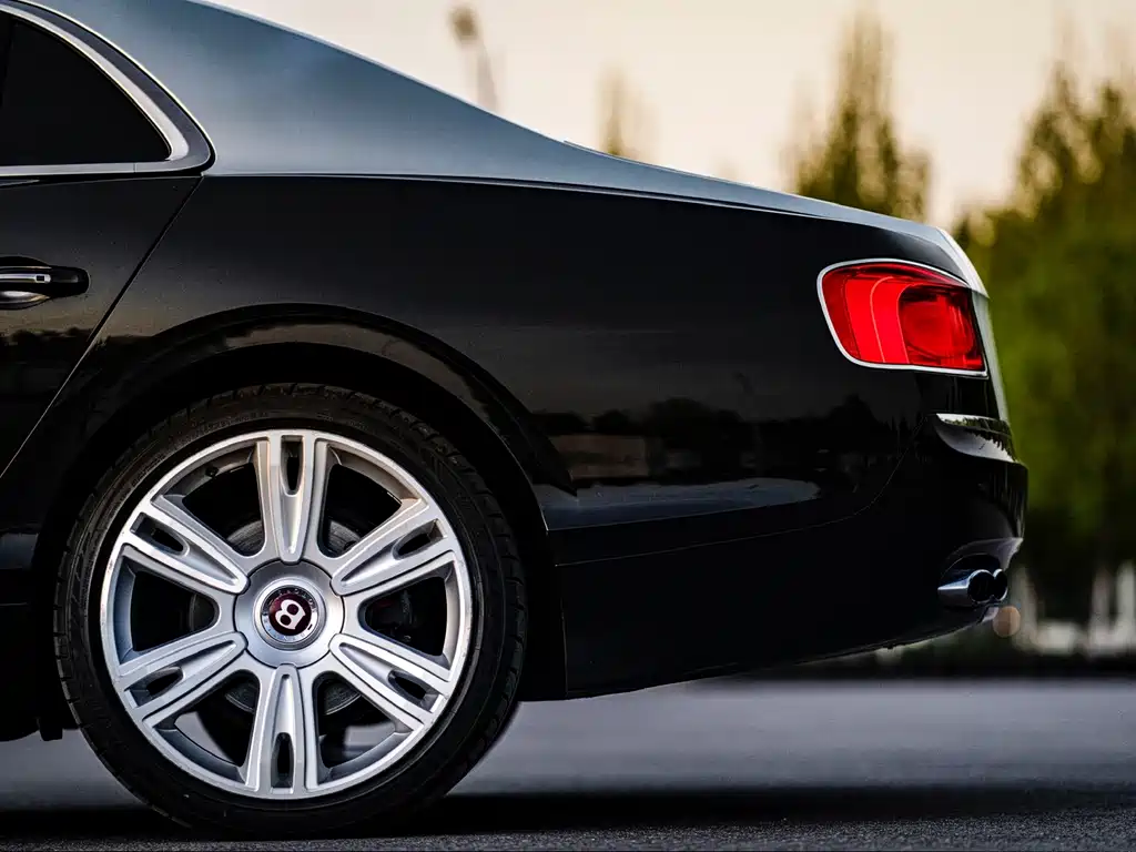 Bentley Flying Spur 2014 — фото 9