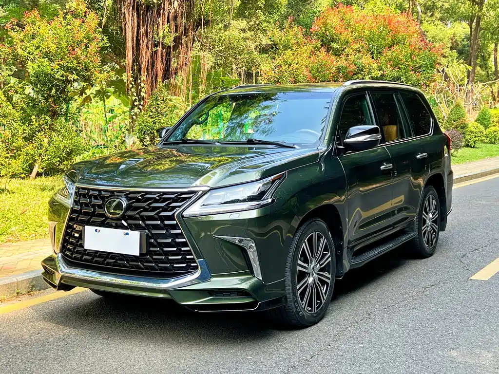Lexus LX 2022 — фото 1
