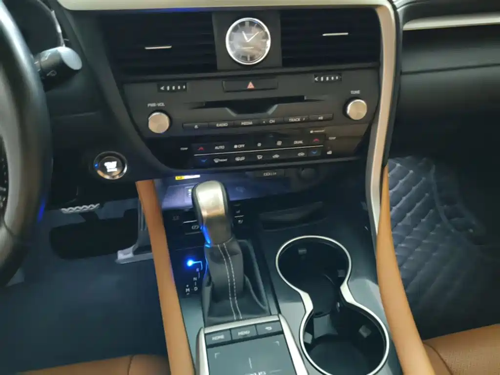 Lexus RX 2020 — фото 14