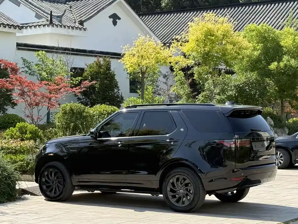 Land Rover Discovery 2023 — фото 15
