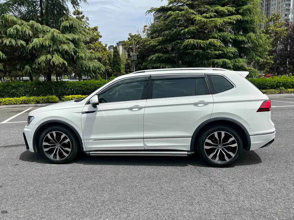 Volkswagen Tiguan L 2021 — фото 21