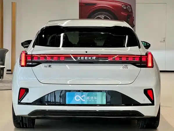 Zeekr 001 2025