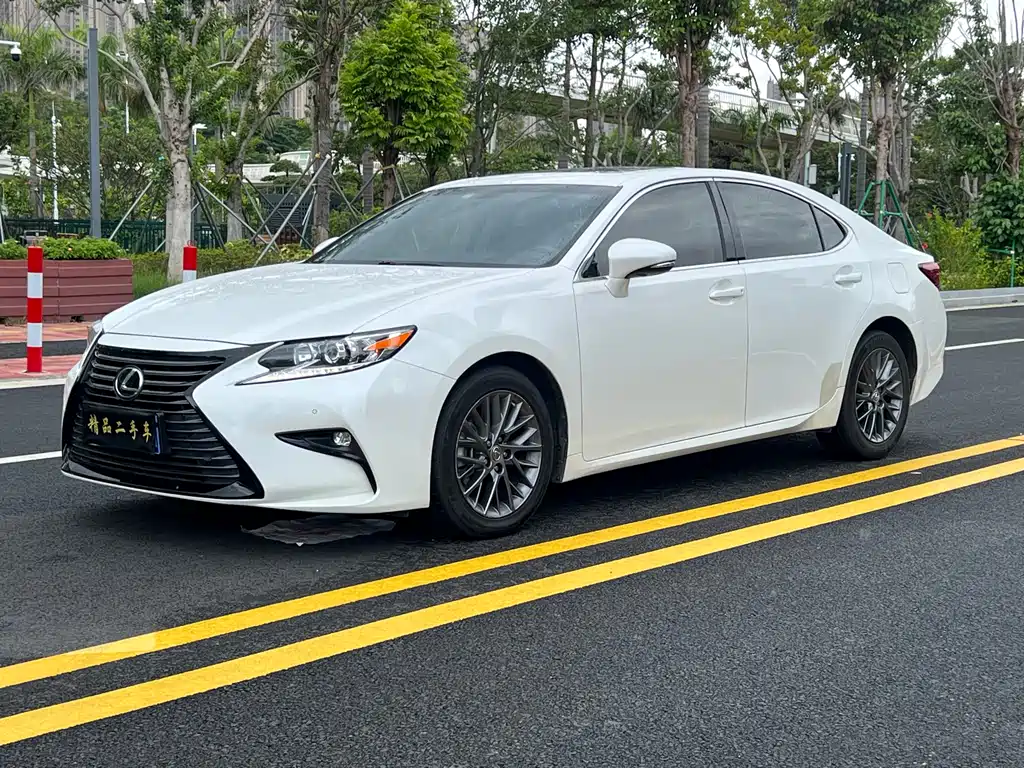 Lexus ES 2018